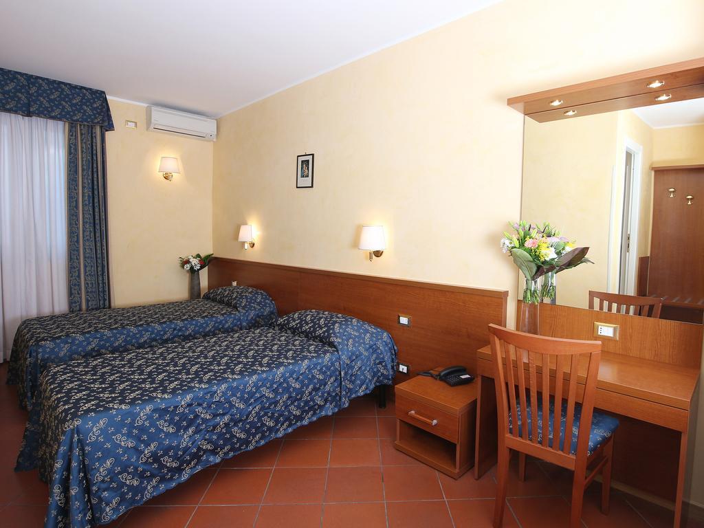 Casa Di Santa Francesca Romana A Ponte Rotto חדר תמונה
